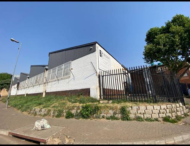 1,100M² WAREHOUSE FOR SALE IN NEWLANDS